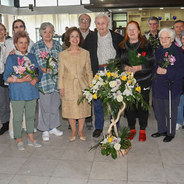 CROWN PRINCESS KATHERINE BRINGS FLOWERS TO LADIES AT OLD PEOPLE HOME