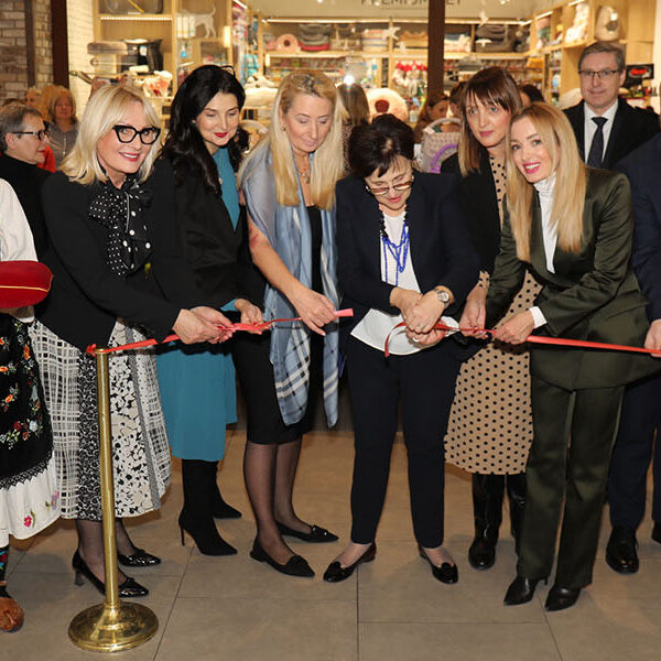 CROWN PRINCESS KATHERINE FOUNDATION OPENS CHARITY CHRISTMAS BAZAAR OF HANDICRAFTS